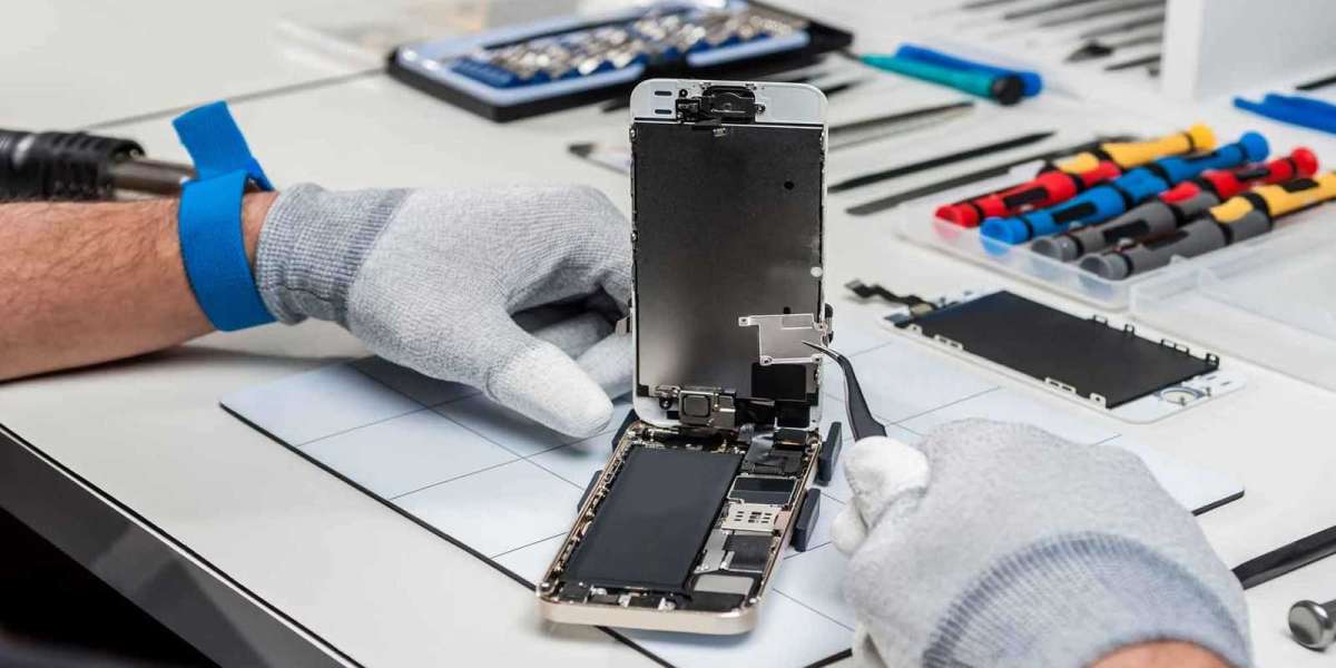 Comparing DIY iPhone Repair vs. Professional Phone Repair Services: Which One is the Better Option?