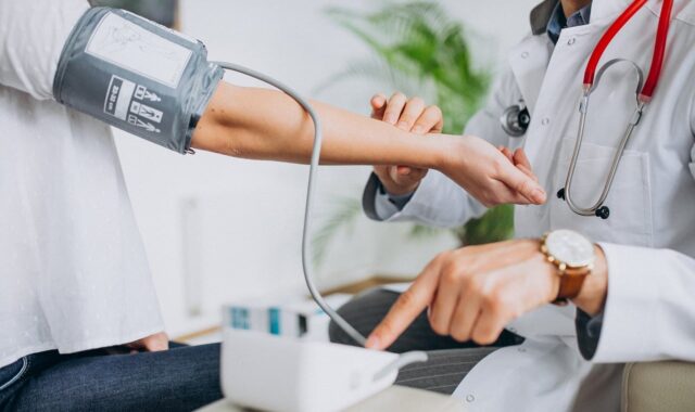 cardiology, md, diagnostic, arrhythmia, cardiologist, measure, equipment, checkup, cardiovascular, pressure, blood, adult, discussion, health, friendly, practice, general medicine, medical practice, working, family doctor, white coat, stethoscope, people