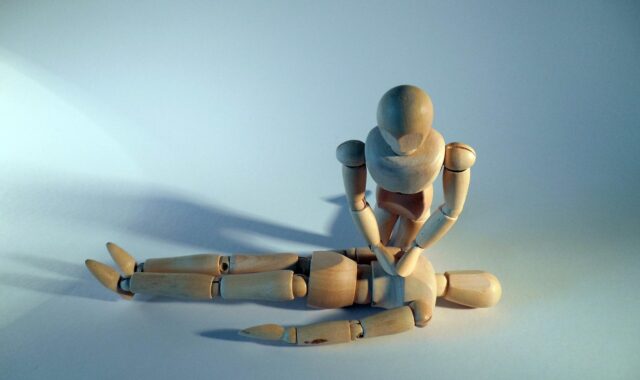 first aid, rescue, savior, accident, emergency, medic, paramedic, help, patch up, medicine, figure, massage, heart, cardiac massage, supply, heartbeat, rhythm, doll, wooden doll, puppet