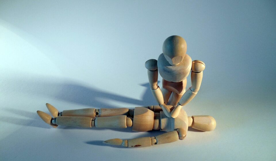 first aid, rescue, savior, accident, emergency, medic, paramedic, help, patch up, medicine, figure, massage, heart, cardiac massage, supply, heartbeat, rhythm, doll, wooden doll, puppet